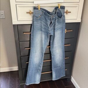 Light Wash Straight Leg Jeans - Blue
